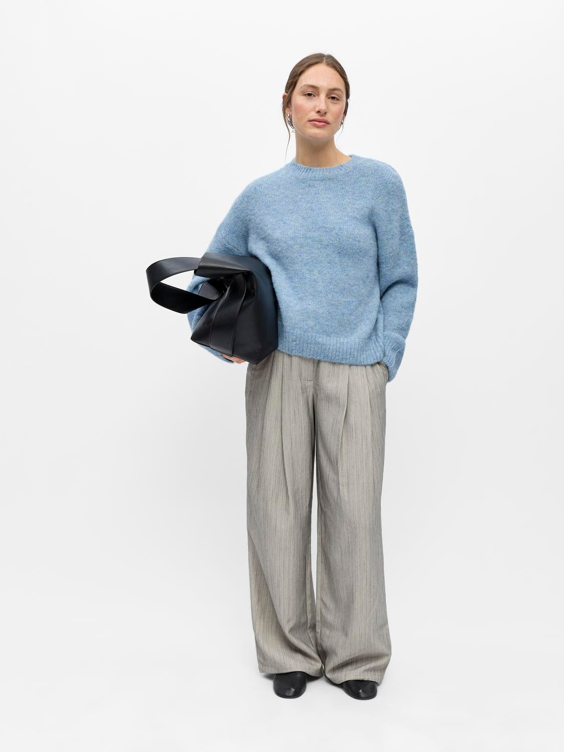 model_shot-front_full
